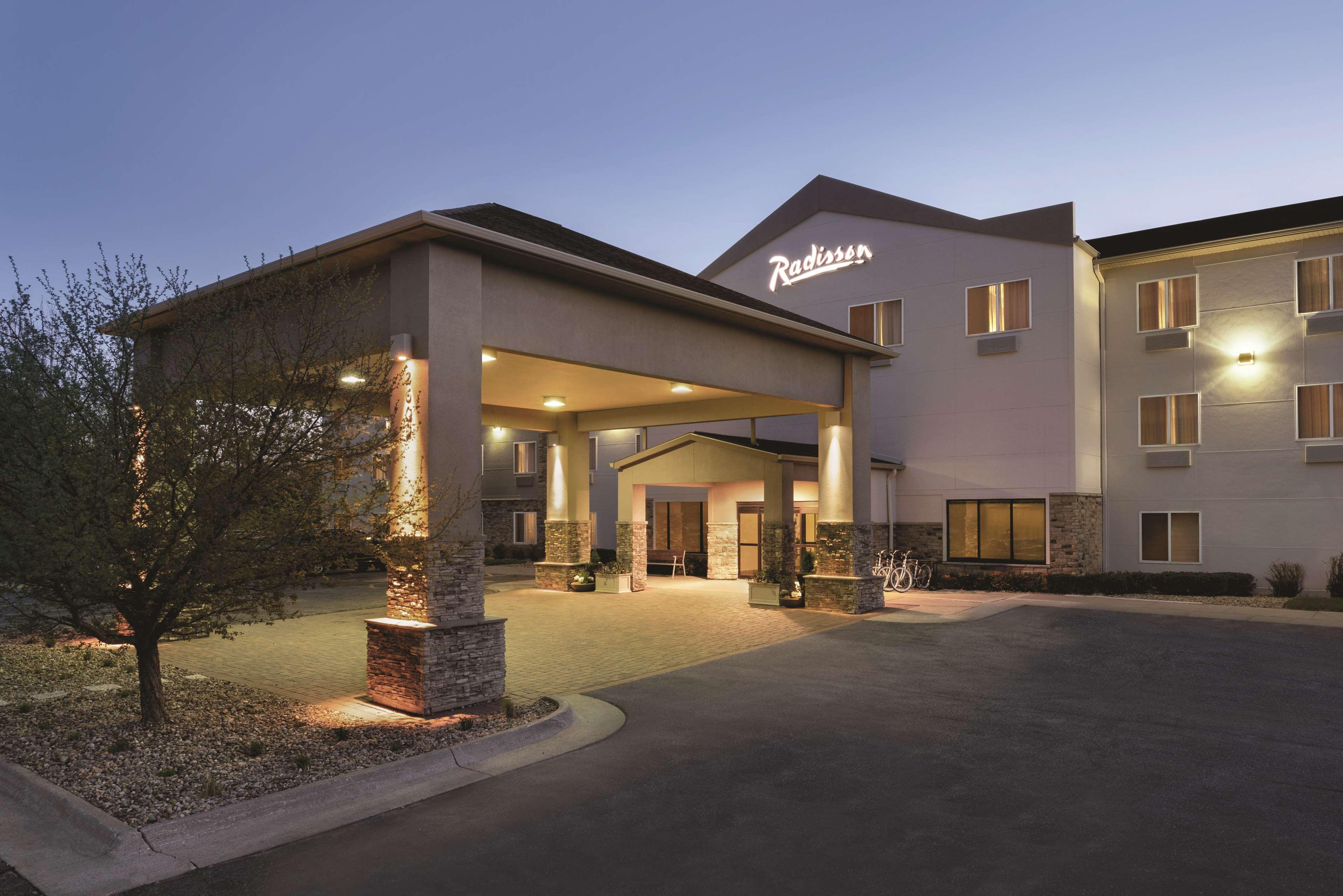 Radisson Hotel Ames Conference Center At Isu Zewnętrze zdjęcie