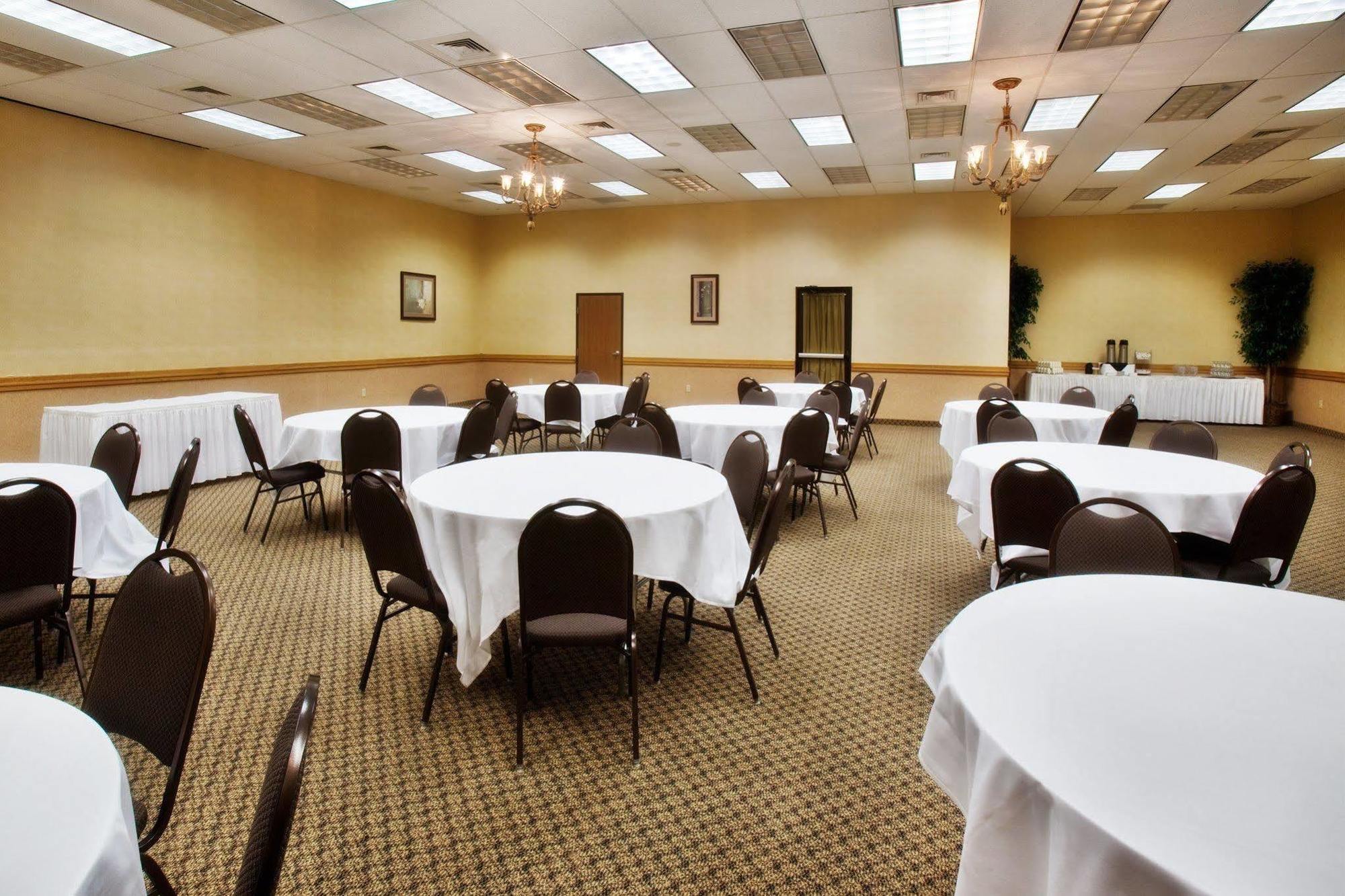 Radisson Hotel Ames Conference Center At Isu Zewnętrze zdjęcie